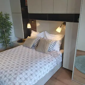 Siedmiogrodzka - Handy Location, Aircon & Garage Free Apartamento